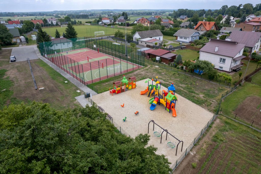 Nowe boisko i plac zabaw w Lubzinie gotowe