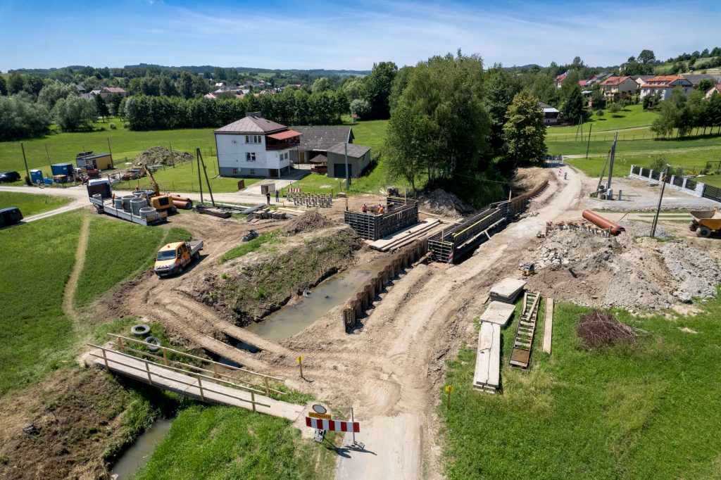 Przebudowa drogi Niedźwiada – Kolawa wraz z odbudową mostu