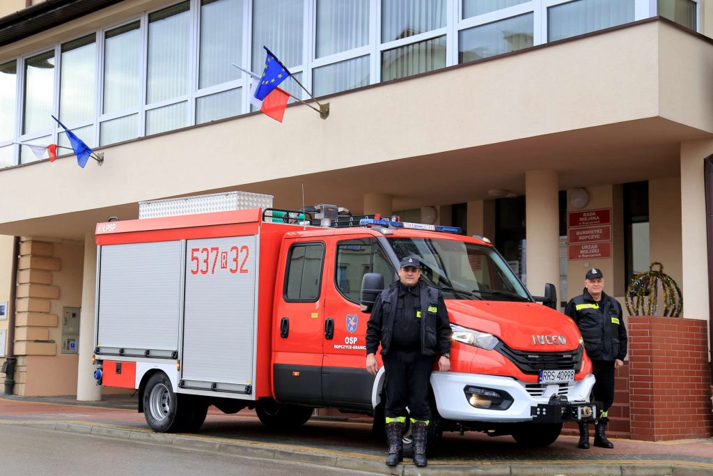 Nowy samochód ratowniczo-gaśniczy dla strażaków z Granic